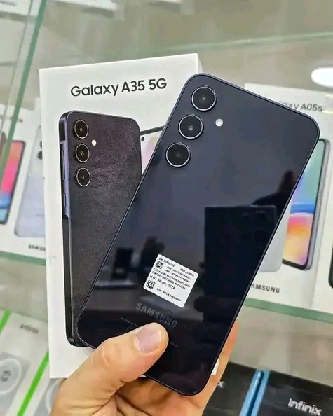SMARTPHONES image 2